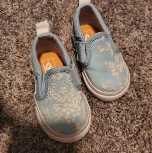 4 infant vans